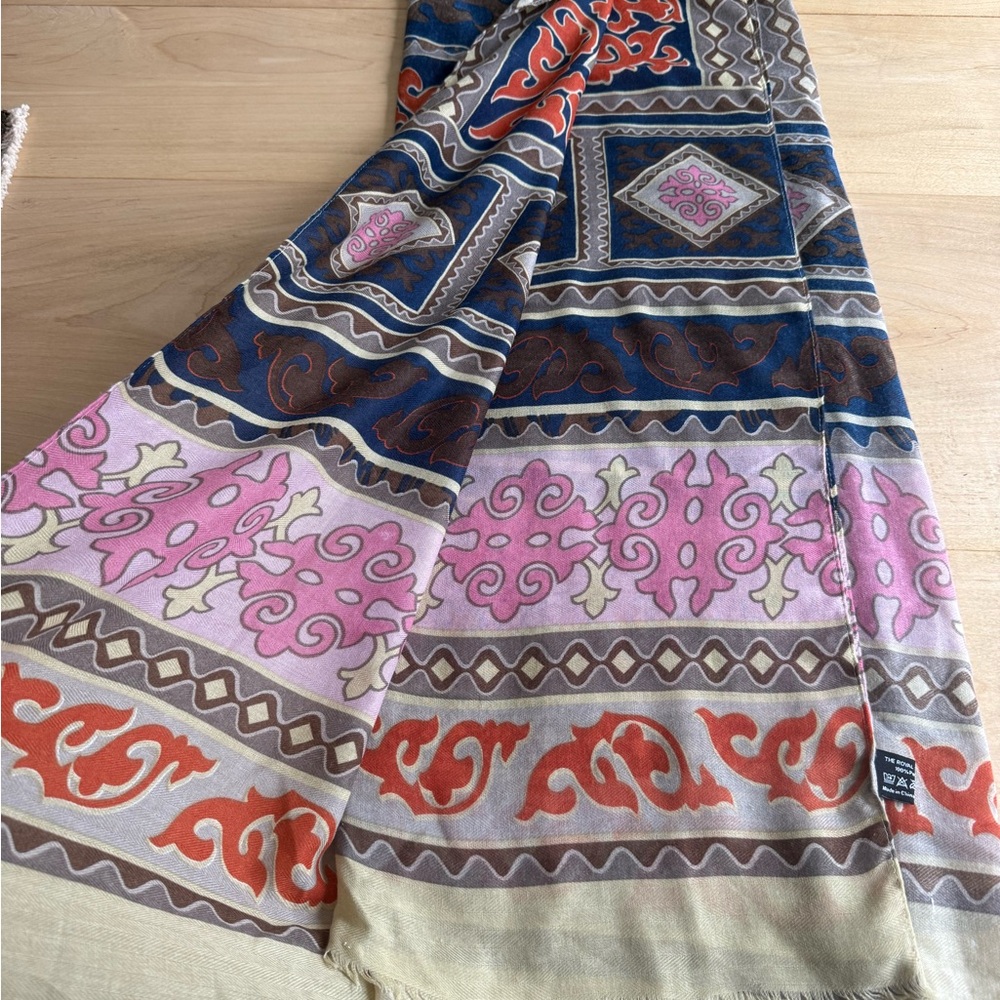 Patterned shawl - image 2